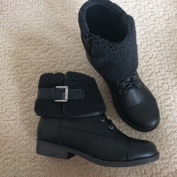 4/$25 🛍 LAST PAIR! SO black sherpa top booties - Picture 2 of 9